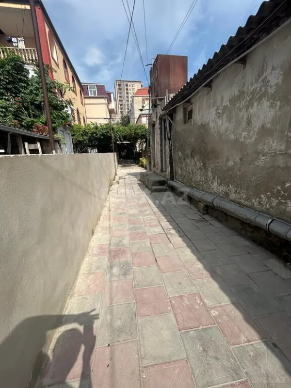 Satılır 8 otaqlı həyət evi 216 m²