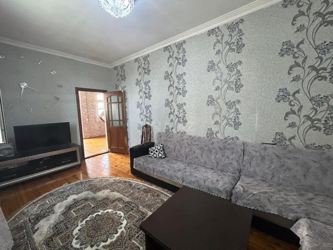 Satılır 8 otaqlı həyət evi 216 m²