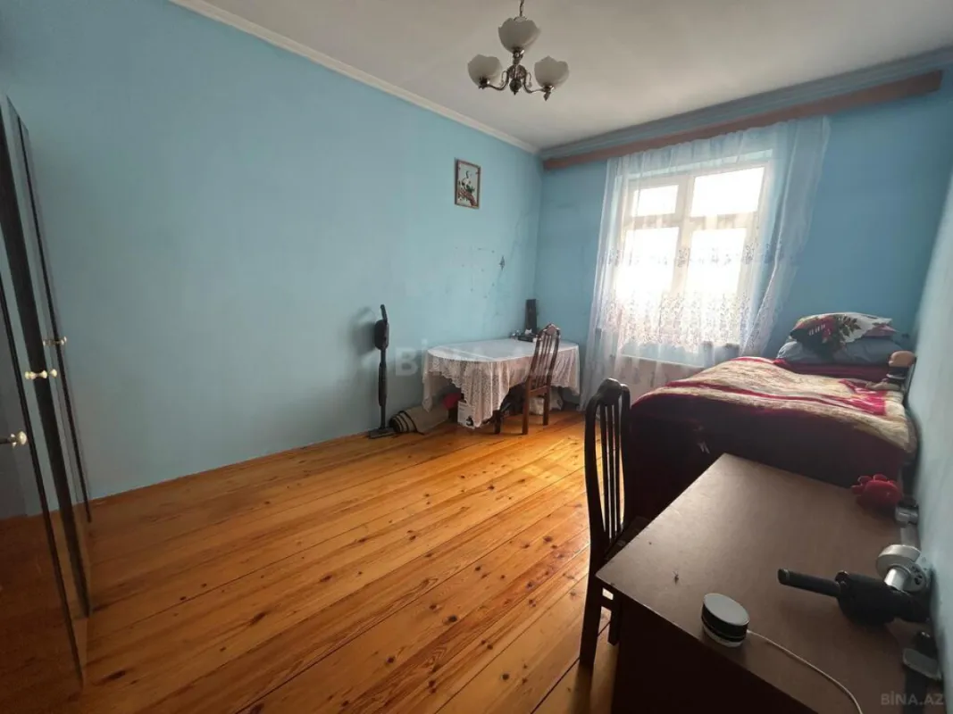 Satılır 8 otaqlı həyət evi 216 m²