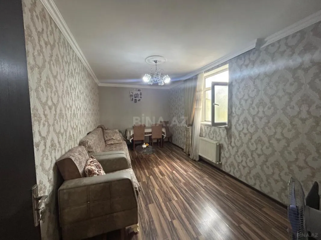 Satılır 8 otaqlı həyət evi 216 m²
