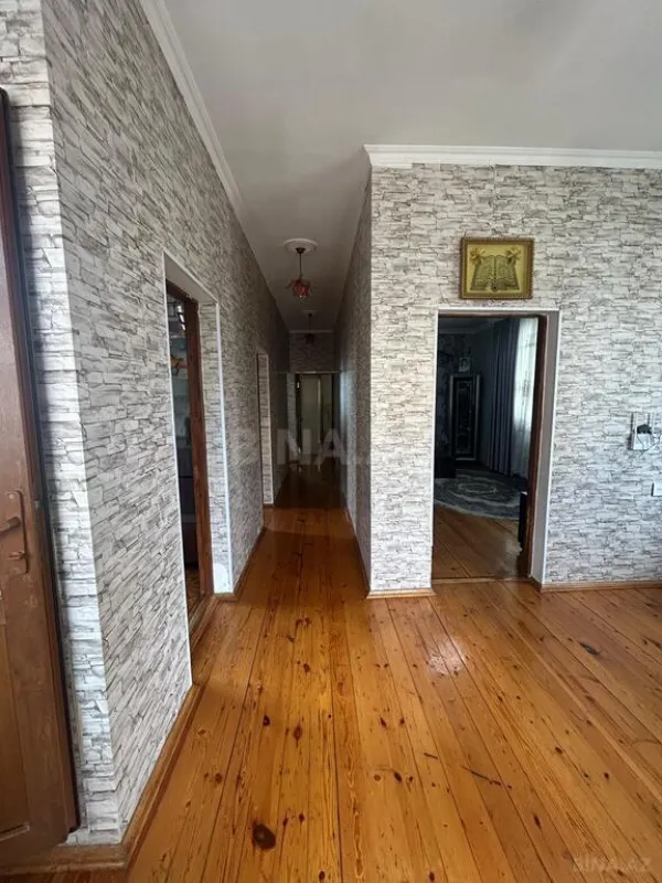 Satılır 8 otaqlı həyət evi 216 m²