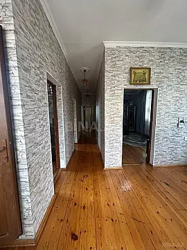 Satılır 8 otaqlı həyət evi 216 m²