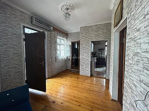 Satılır 8 otaqlı həyət evi 216 m²