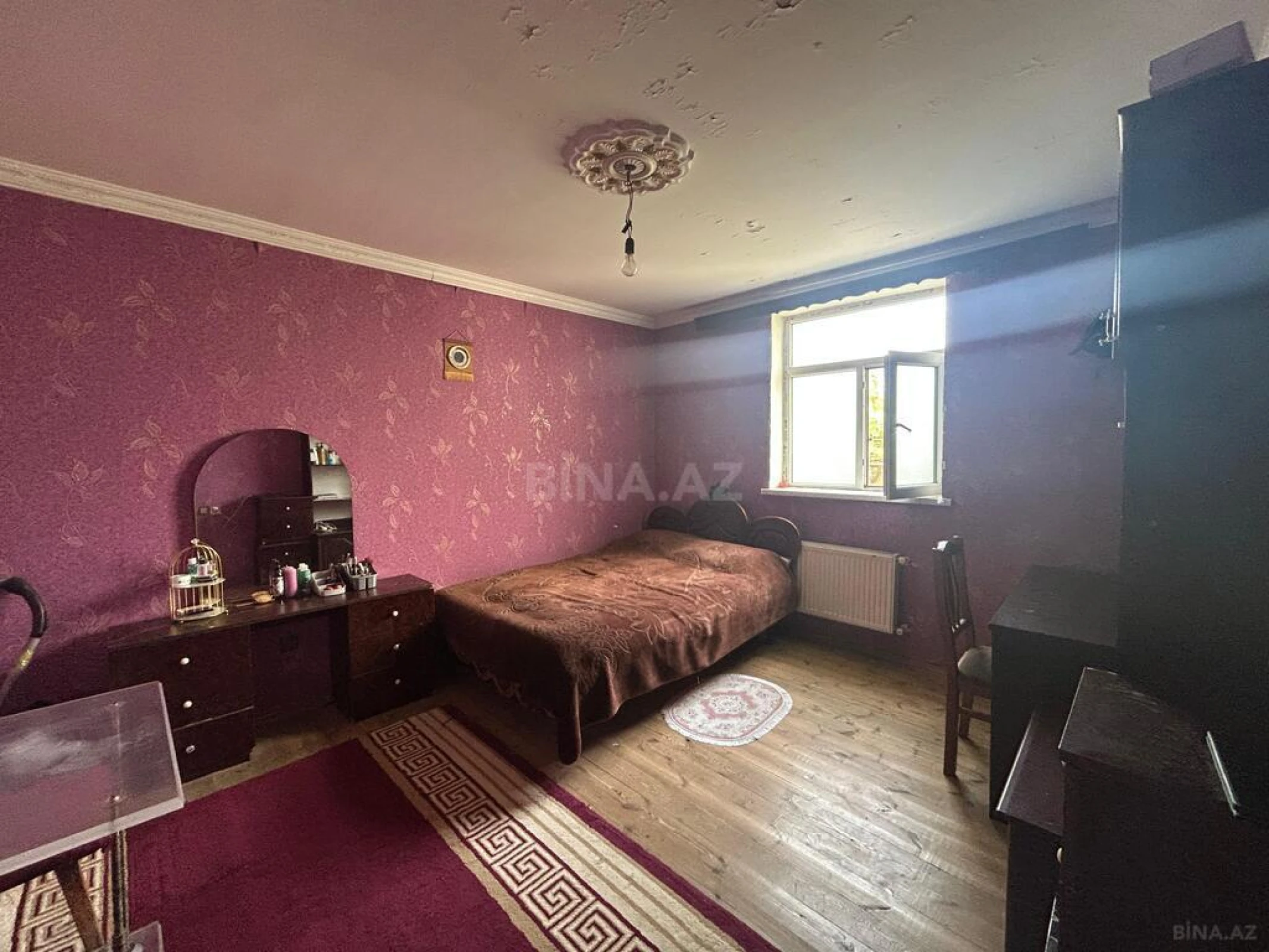 Satılır 8 otaqlı həyət evi 216 m²