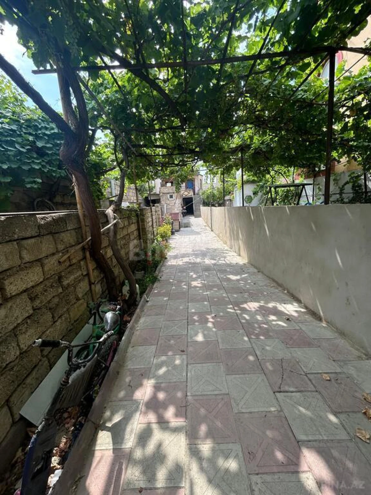 Satılır 8 otaqlı həyət evi 216 m²