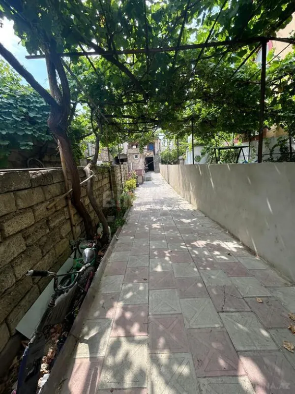 Satılır 8 otaqlı həyət evi 216 m²