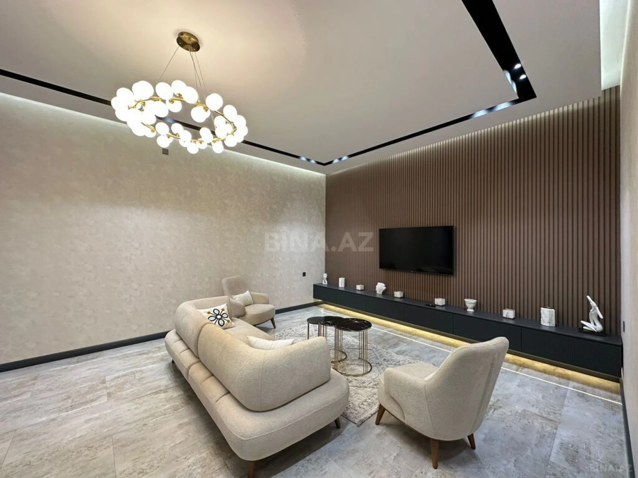 Satılır 4 otaqlı həyət evi 330 m²