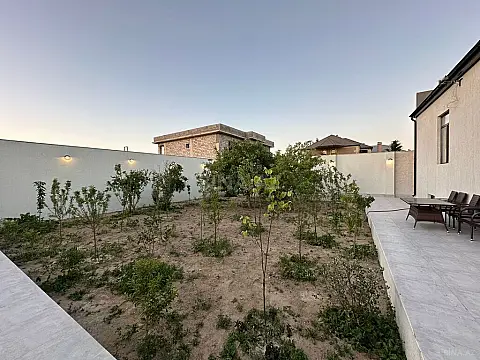 Satılır 4 otaqlı həyət evi 330 m²