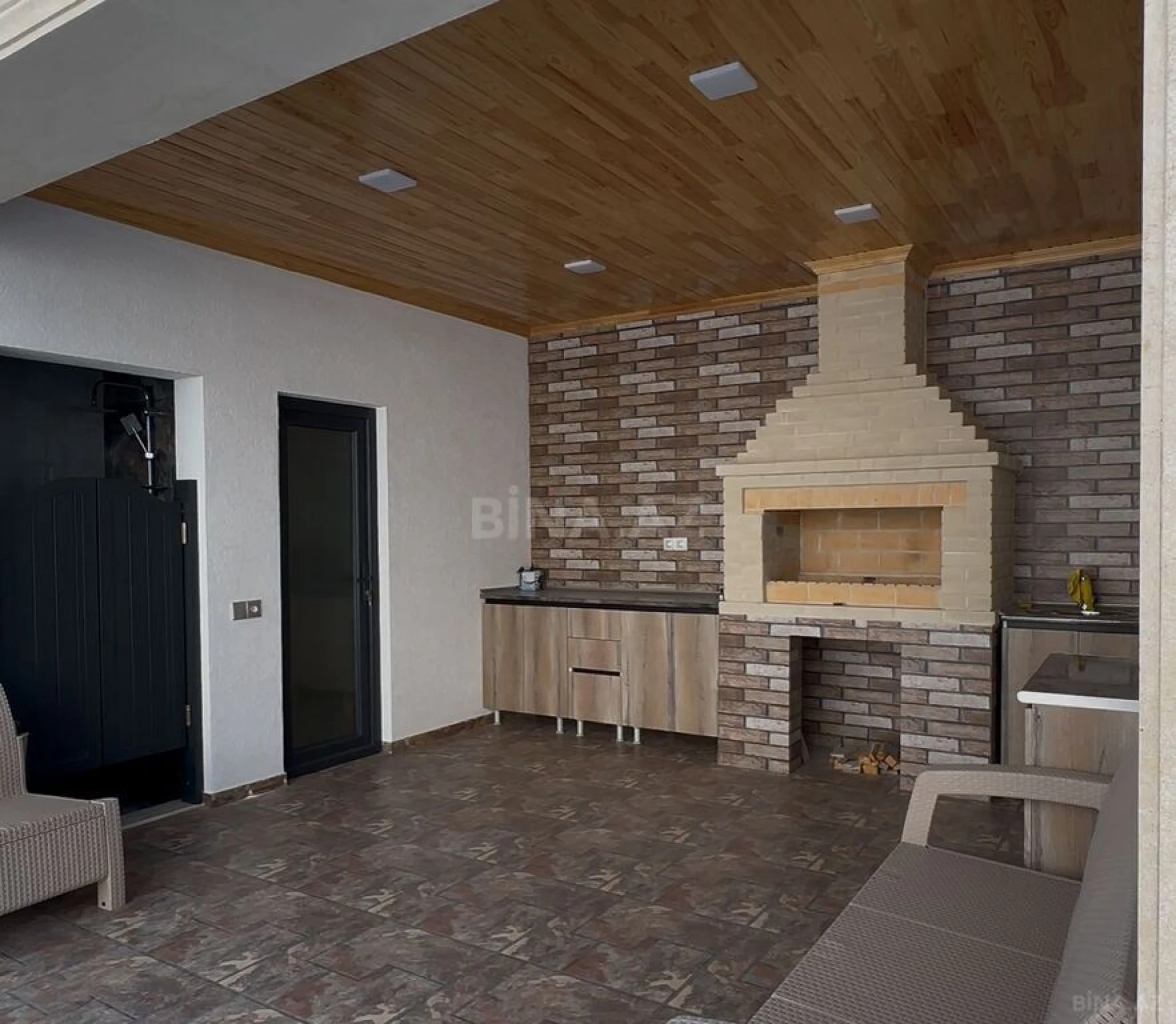 Satılır 5 otaqlı həyət evi 270 m²