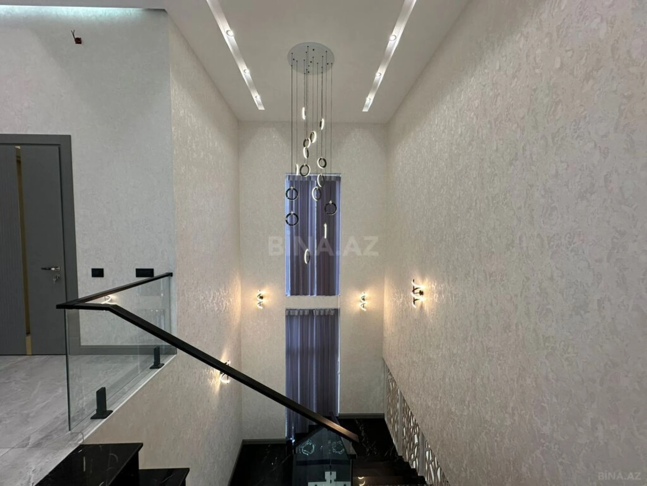 Satılır 5 otaqlı həyət evi 270 m²