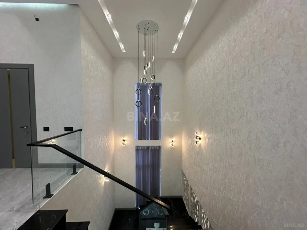 Satılır 5 otaqlı həyət evi 270 m²