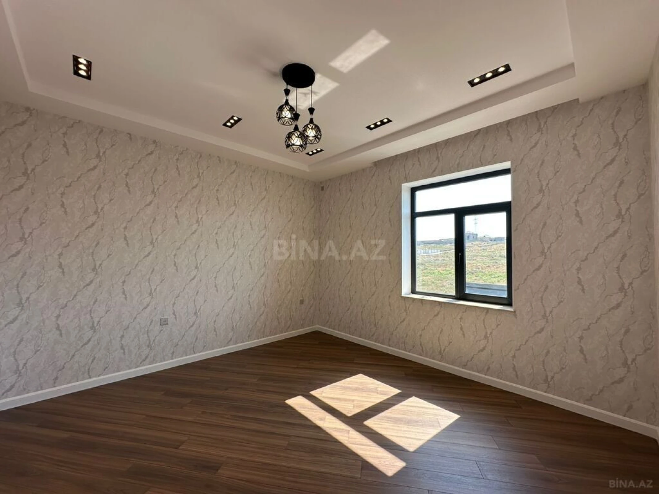 Satılır 5 otaqlı həyət evi 270 m²