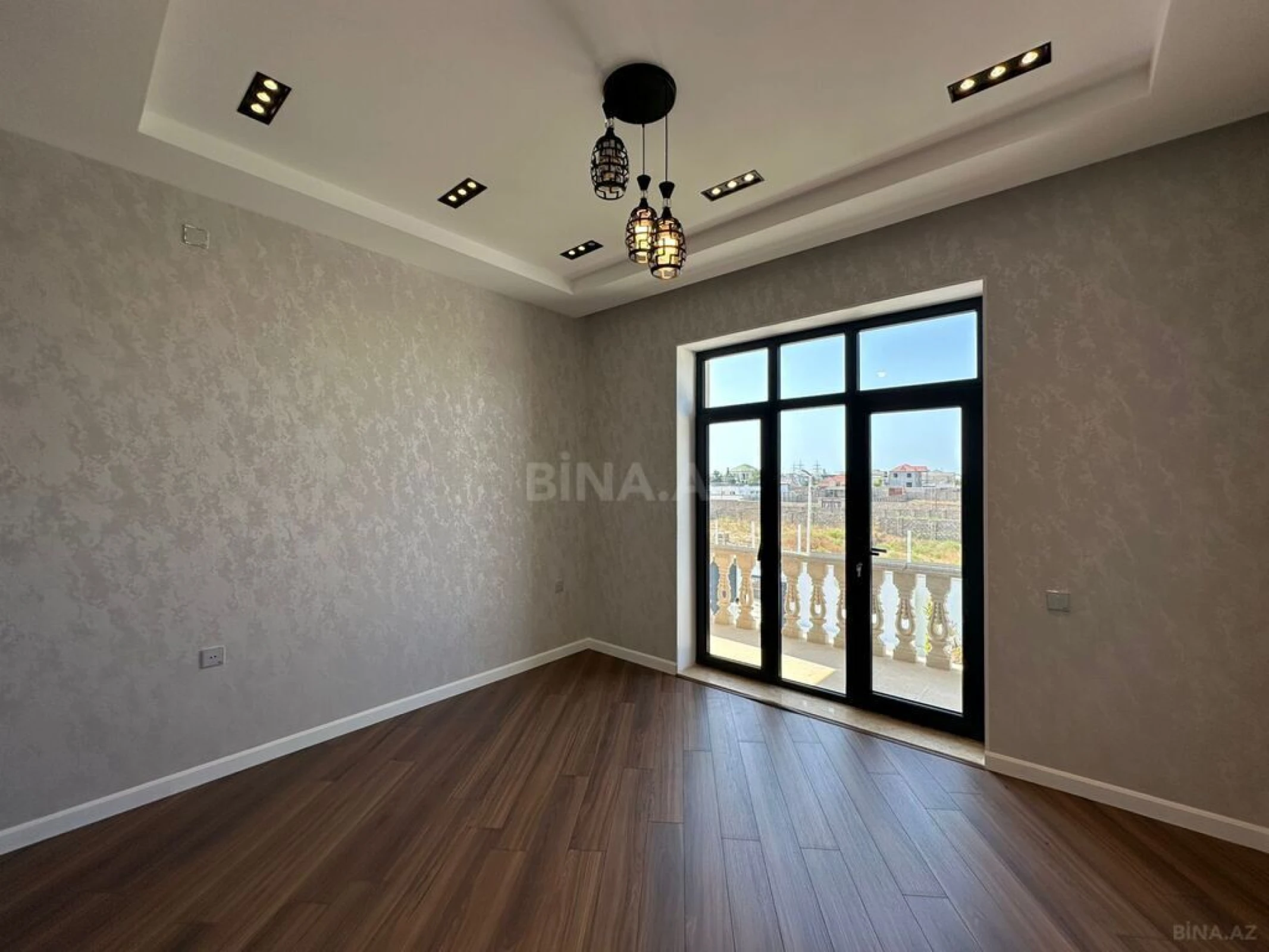 Satılır 5 otaqlı həyət evi 270 m²