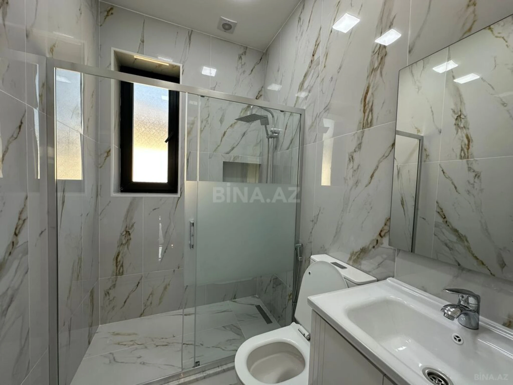 Satılır 5 otaqlı həyət evi 270 m²
