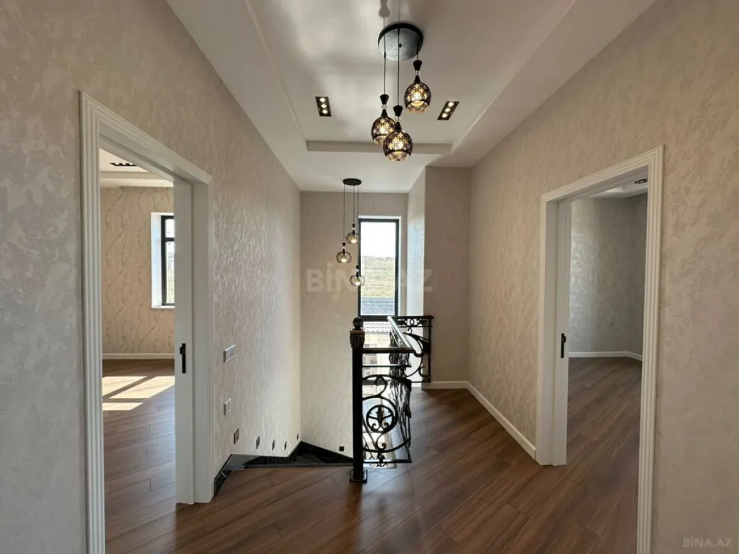 Satılır 5 otaqlı həyət evi 270 m²