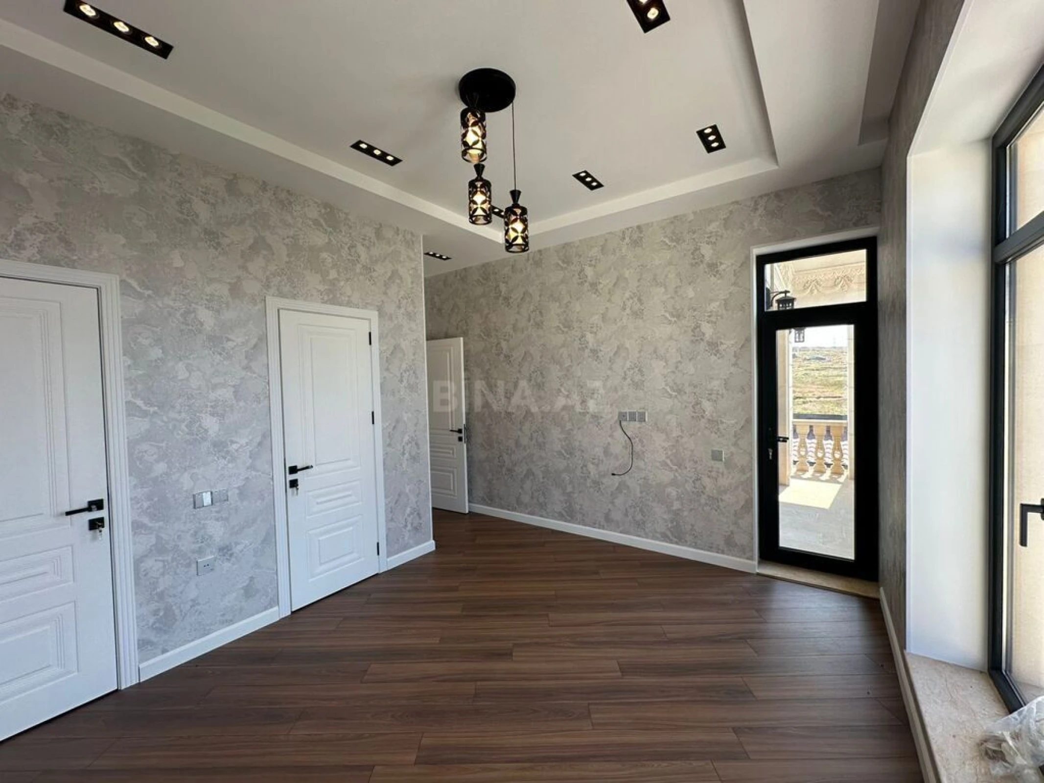 Satılır 5 otaqlı həyət evi 270 m²