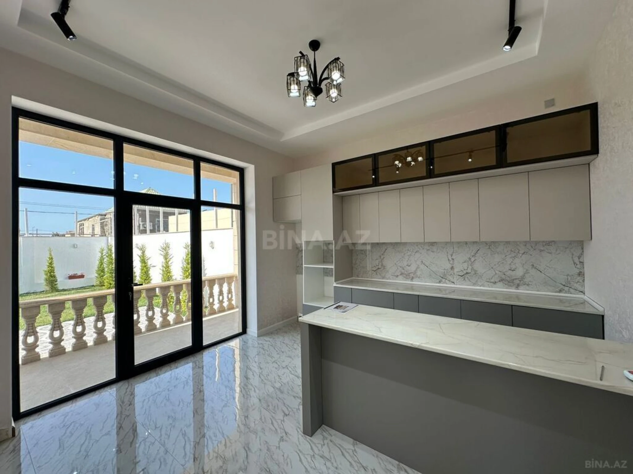 Satılır 5 otaqlı həyət evi 270 m²