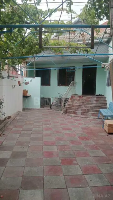 Satılır 5 otaqlı həyət evi 300 m²