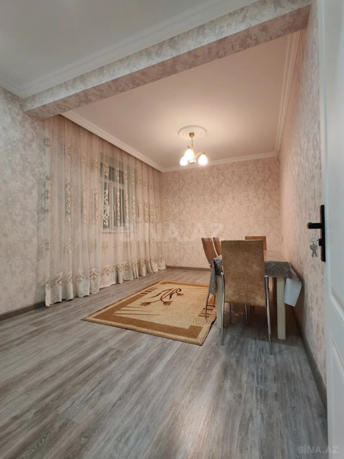 Satılır 7 otaqlı həyət evi 200 m²