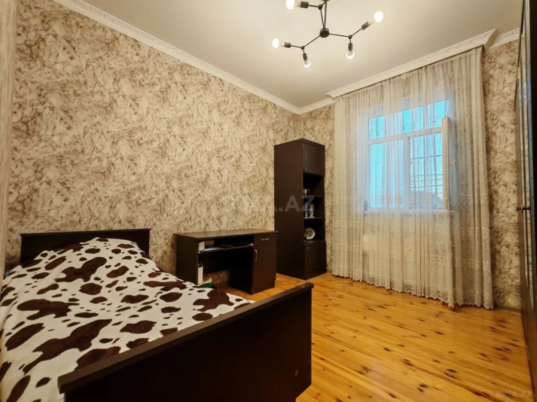 Satılır 7 otaqlı həyət evi 200 m²