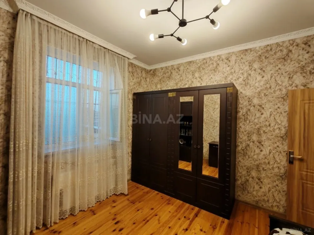 Satılır 7 otaqlı həyət evi 200 m²
