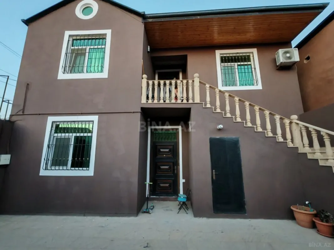 Satılır 7 otaqlı həyət evi 200 m²