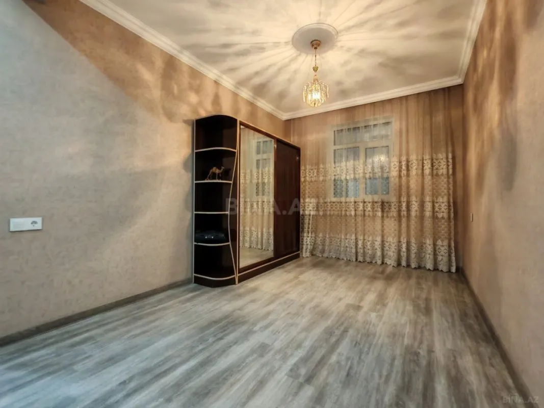 Satılır 7 otaqlı həyət evi 200 m²