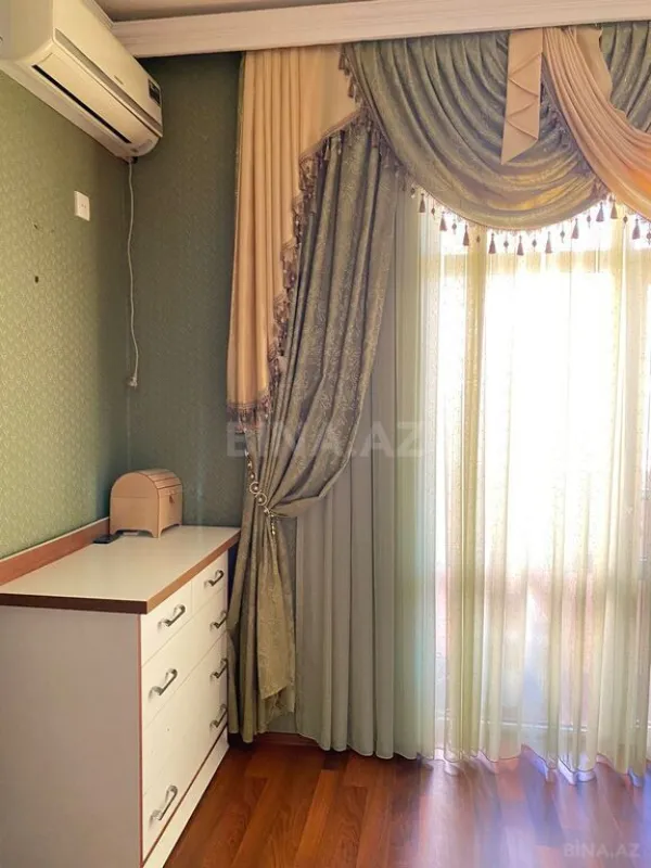 Satılır 3 otaqlı mənzil 118 m²