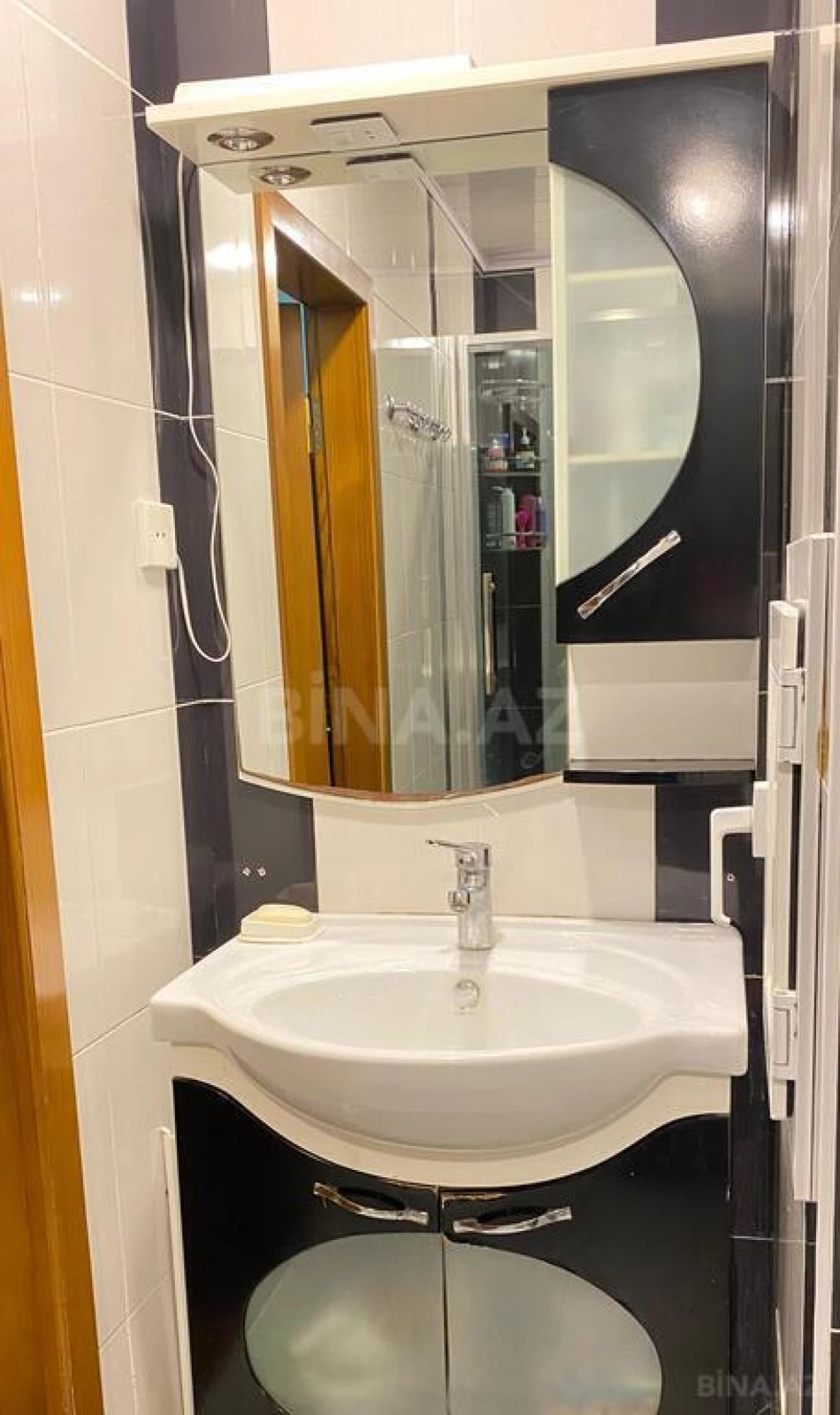 Satılır 3 otaqlı mənzil 118 m²