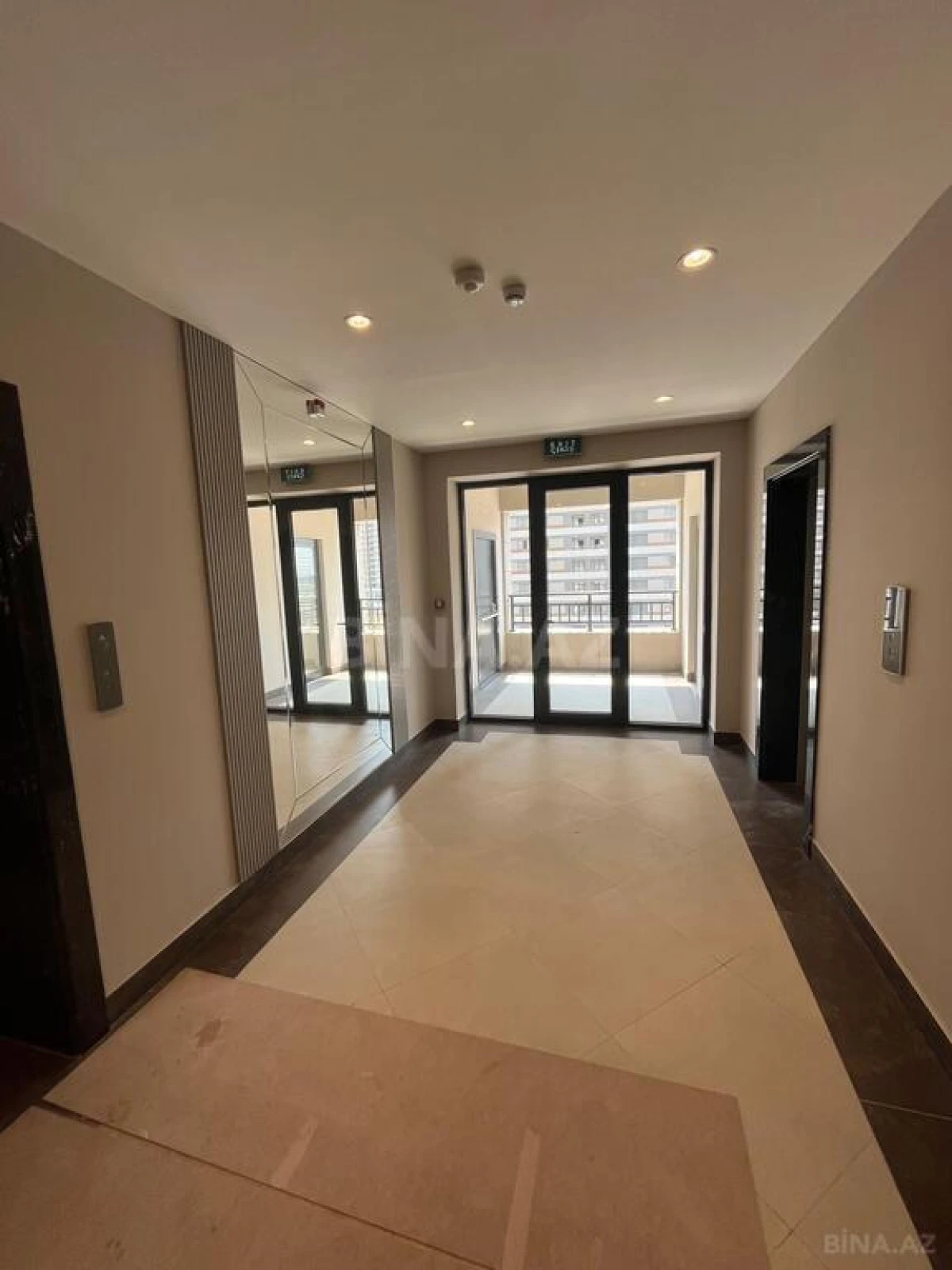 Satılır 4 otaqlı mənzil 194 m²