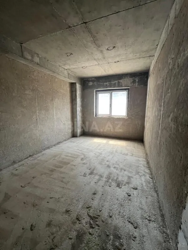 Satılır 4 otaqlı mənzil 194 m²