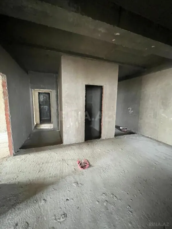 Satılır 4 otaqlı mənzil 194 m²