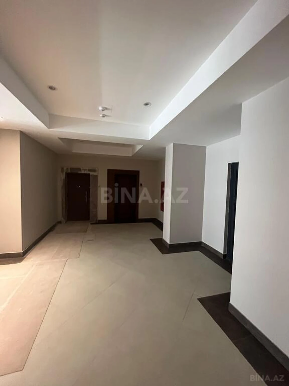 Satılır 4 otaqlı mənzil 194 m²
