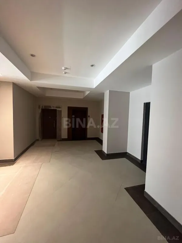 Satılır 4 otaqlı mənzil 194 m²