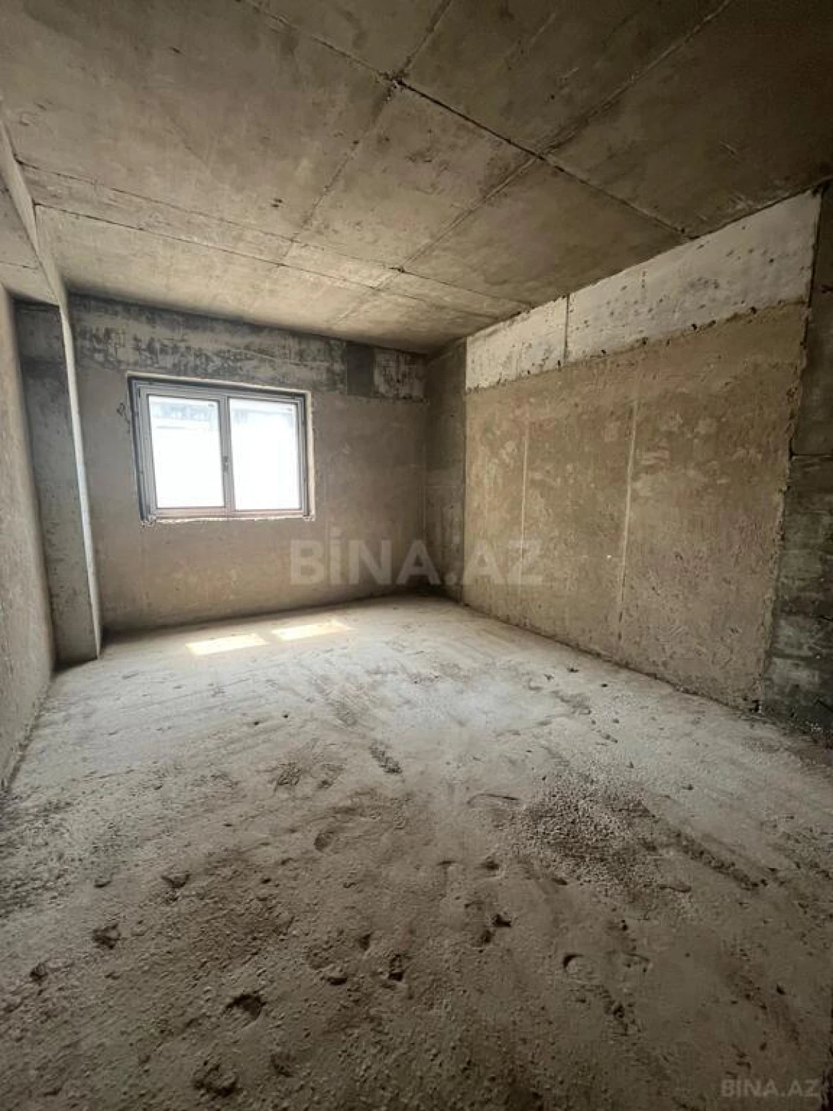 Satılır 4 otaqlı mənzil 194 m²