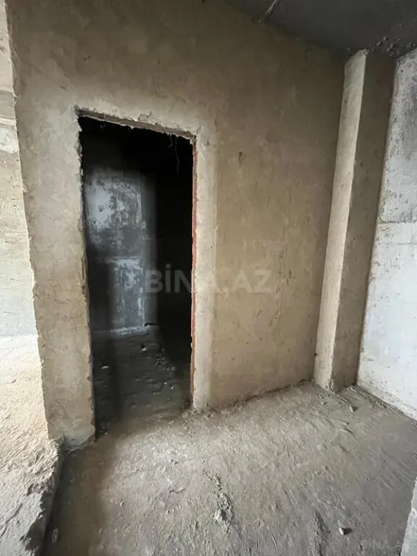 Satılır 4 otaqlı mənzil 194 m²