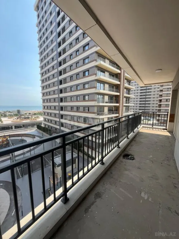 Satılır 4 otaqlı mənzil 194 m²