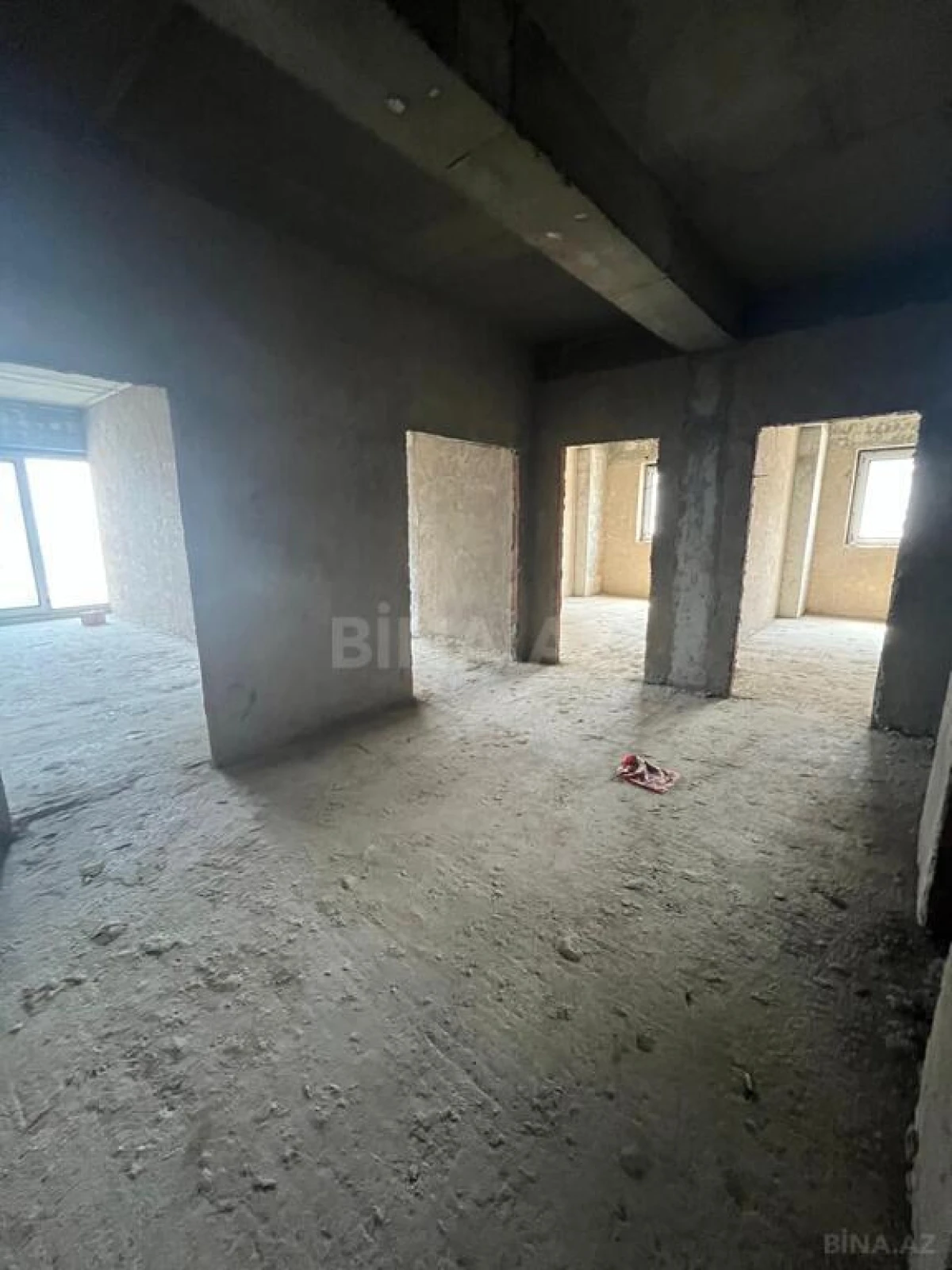 Satılır 4 otaqlı mənzil 194 m²