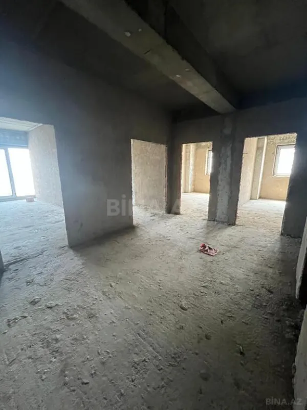 Satılır 4 otaqlı mənzil 194 m²