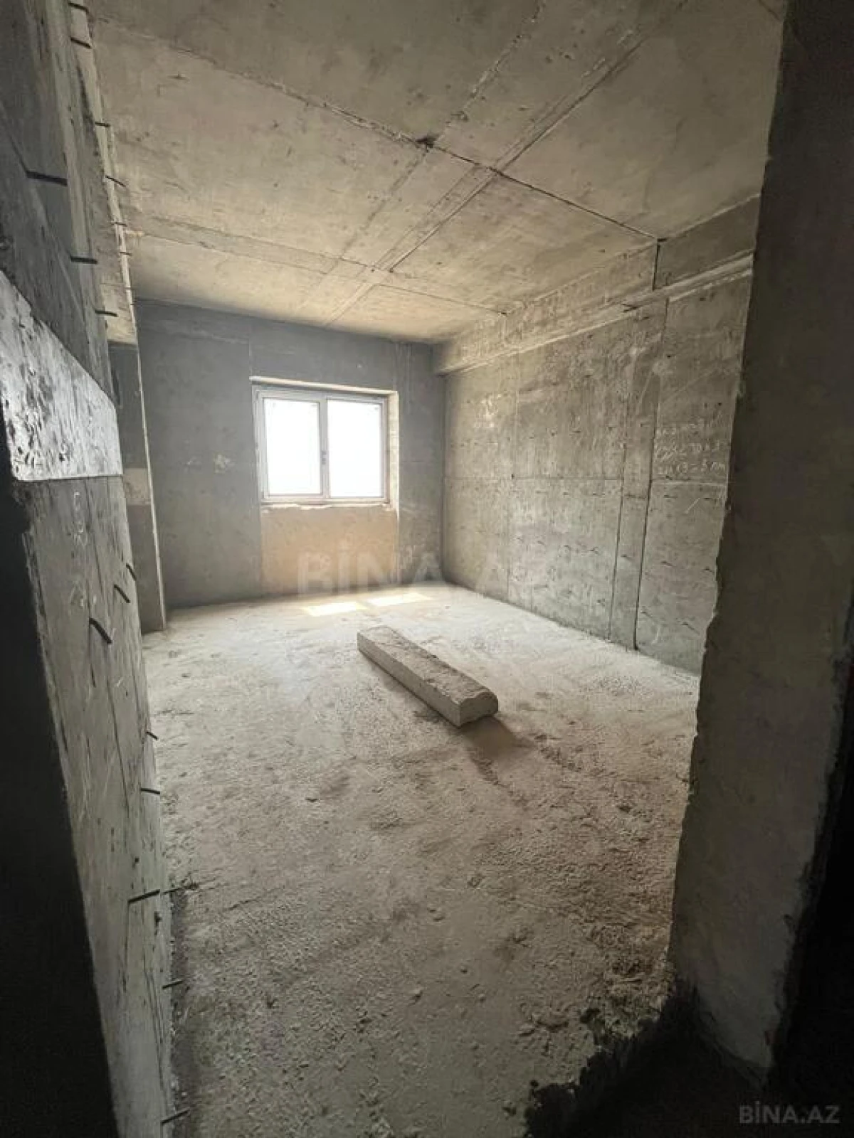 Satılır 4 otaqlı mənzil 194 m²