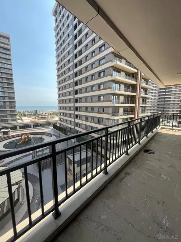 Satılır 4 otaqlı mənzil 194 m²