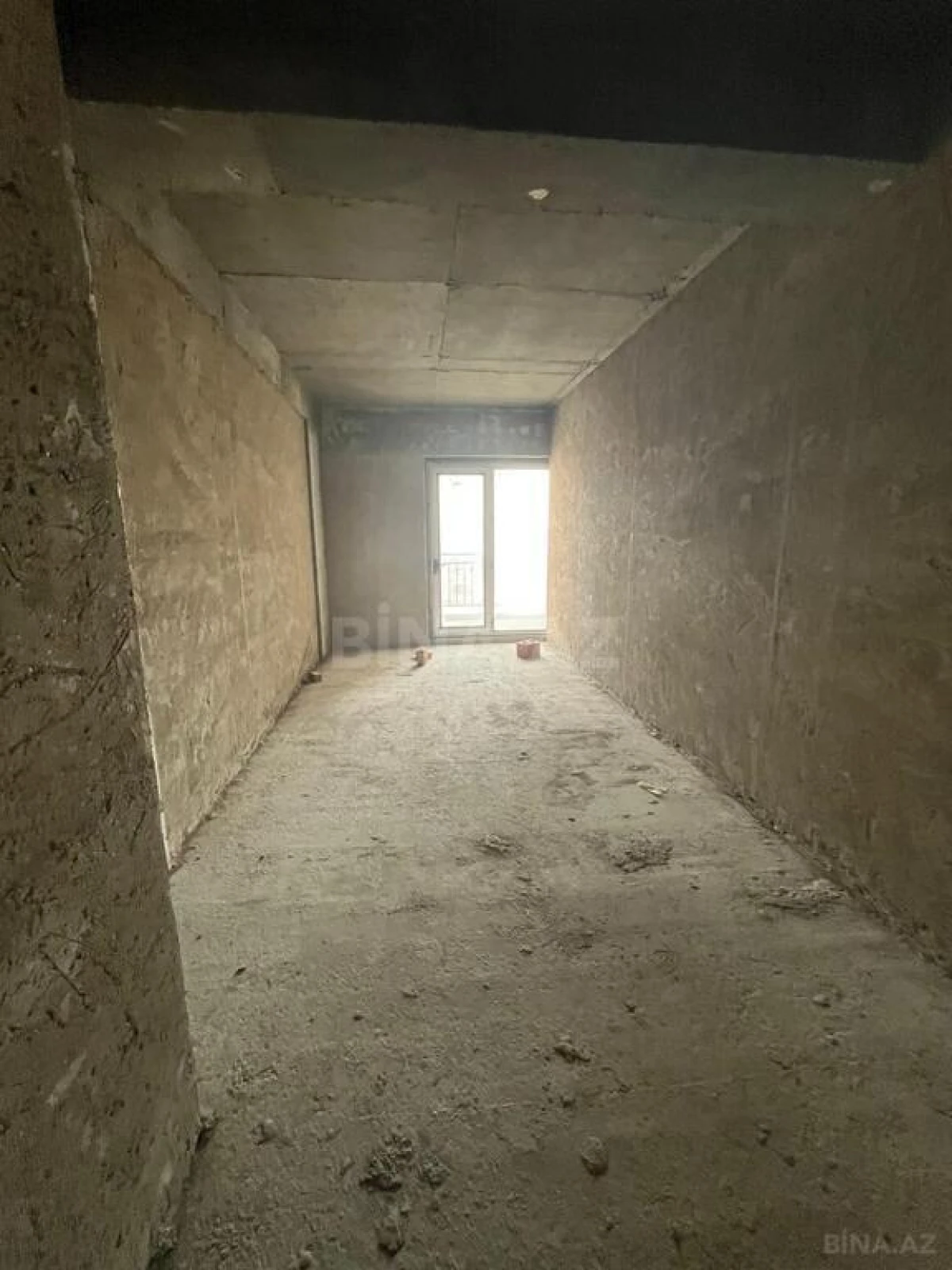 Satılır 4 otaqlı mənzil 194 m²