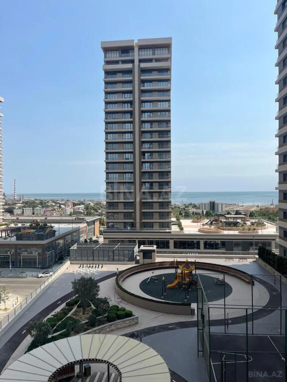 Satılır 4 otaqlı mənzil 194 m²