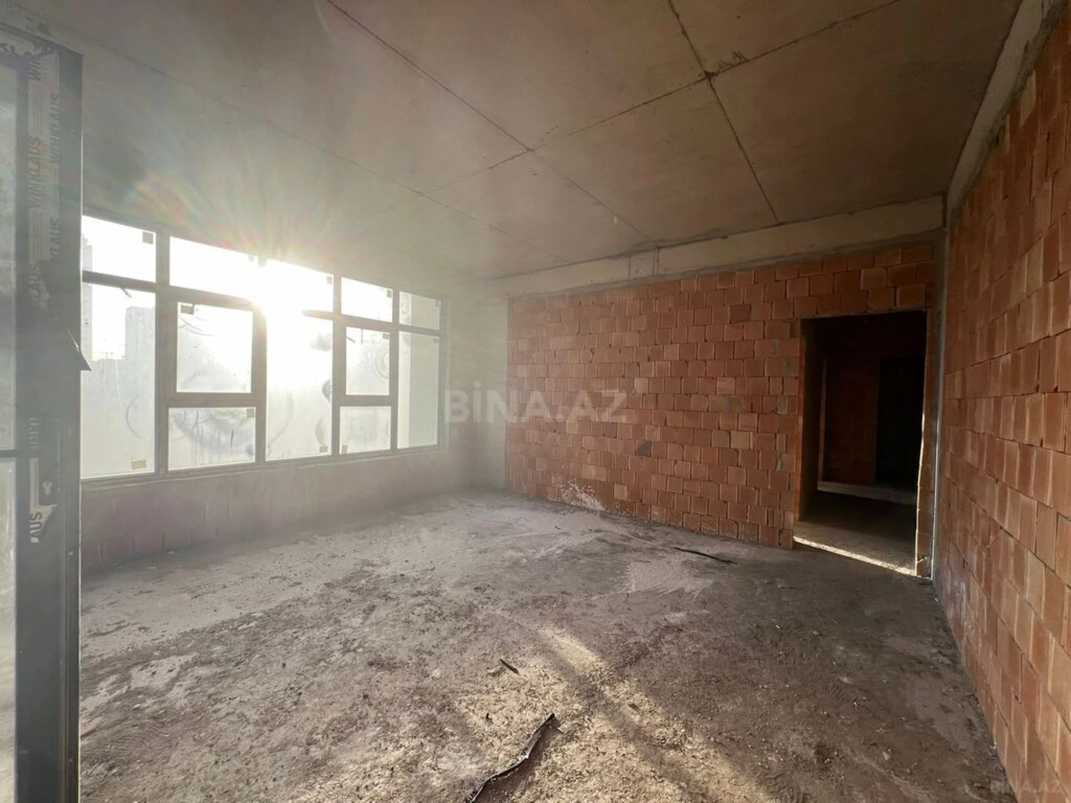 Satılır 2 otaqlı mənzil 93.3 m²