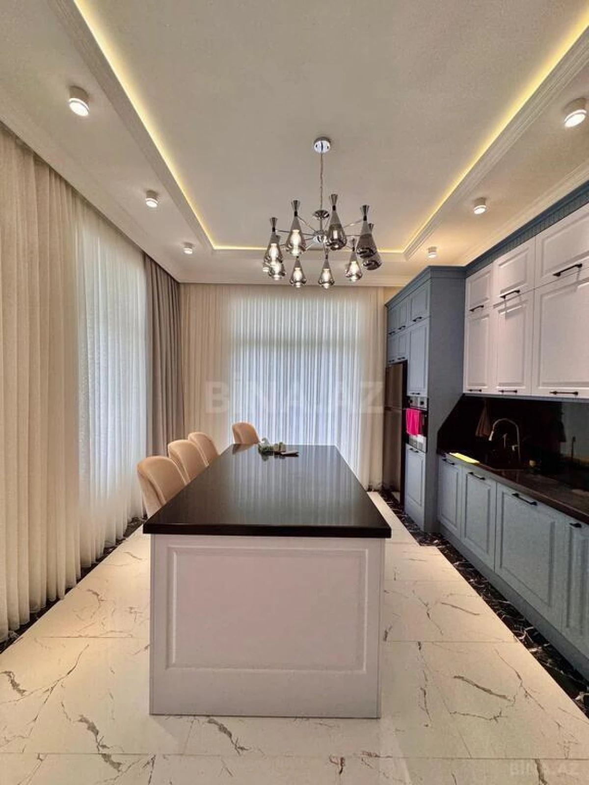 Satılır 5 otaqlı həyət evi 354 m²