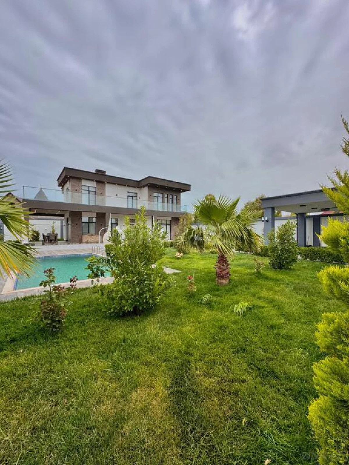 Satılır 5 otaqlı həyət evi 354 m²