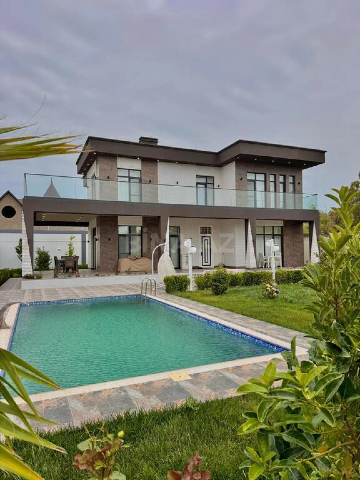 Satılır 5 otaqlı həyət evi 354 m²