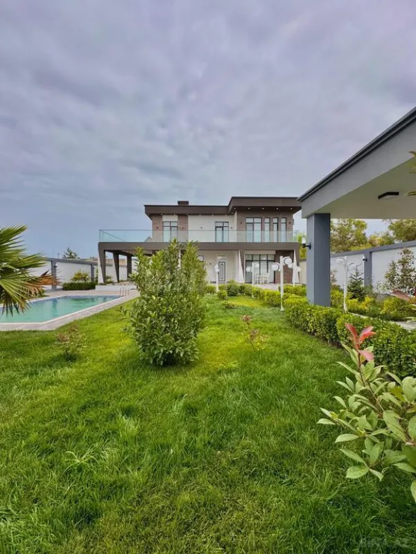 Satılır 5 otaqlı həyət evi 354 m²
