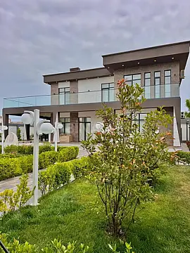 Satılır 5 otaqlı həyət evi 354 m²