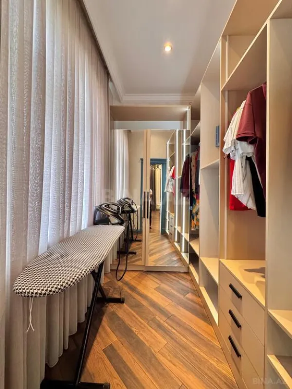 Satılır 5 otaqlı həyət evi 354 m²